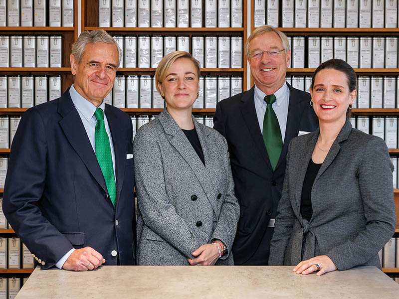 Jochen, Anna, Michael und Sara Spethmann im Teeprobierzimmer